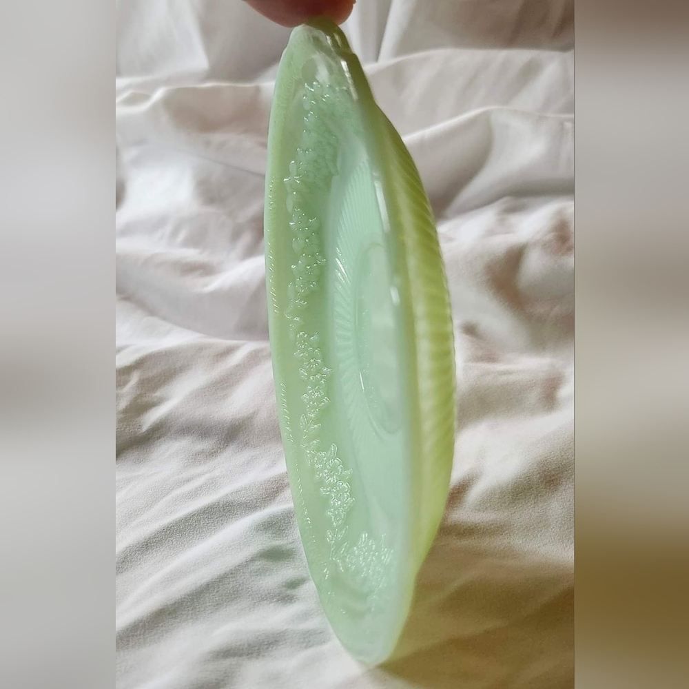 VTG Unmarked JADEITE "Alice" by Fire-king Saucer Plate - Picture 3 of 6